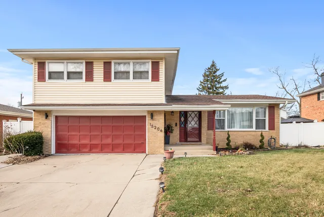 $349,900 | 15206 South Ingleside Street, South Holland, IL 60473