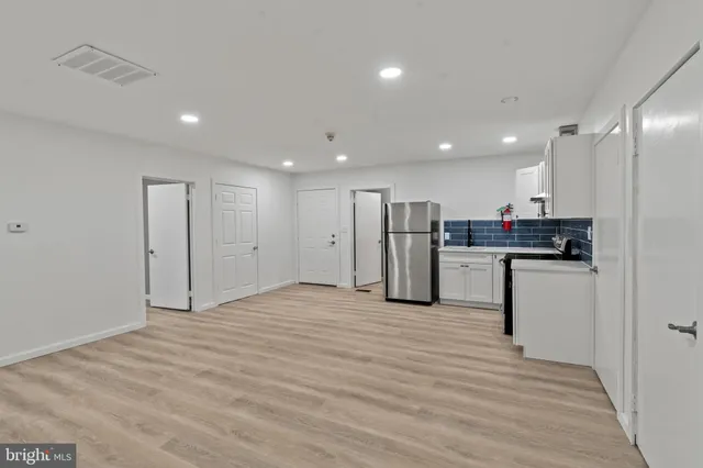 $230,000 | 14 North Broadway, Gloucester City, NJ 08030