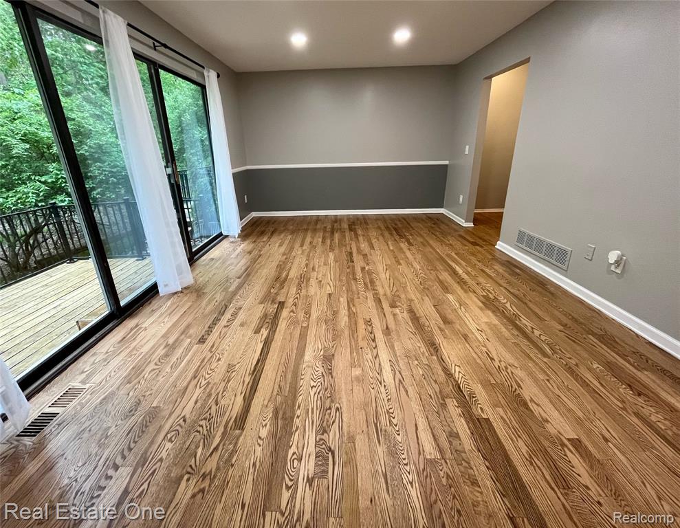 1403 Oakbrook Rochester Hills, Unit 93 Rochester, MI 48307 - Photo 5 of 20