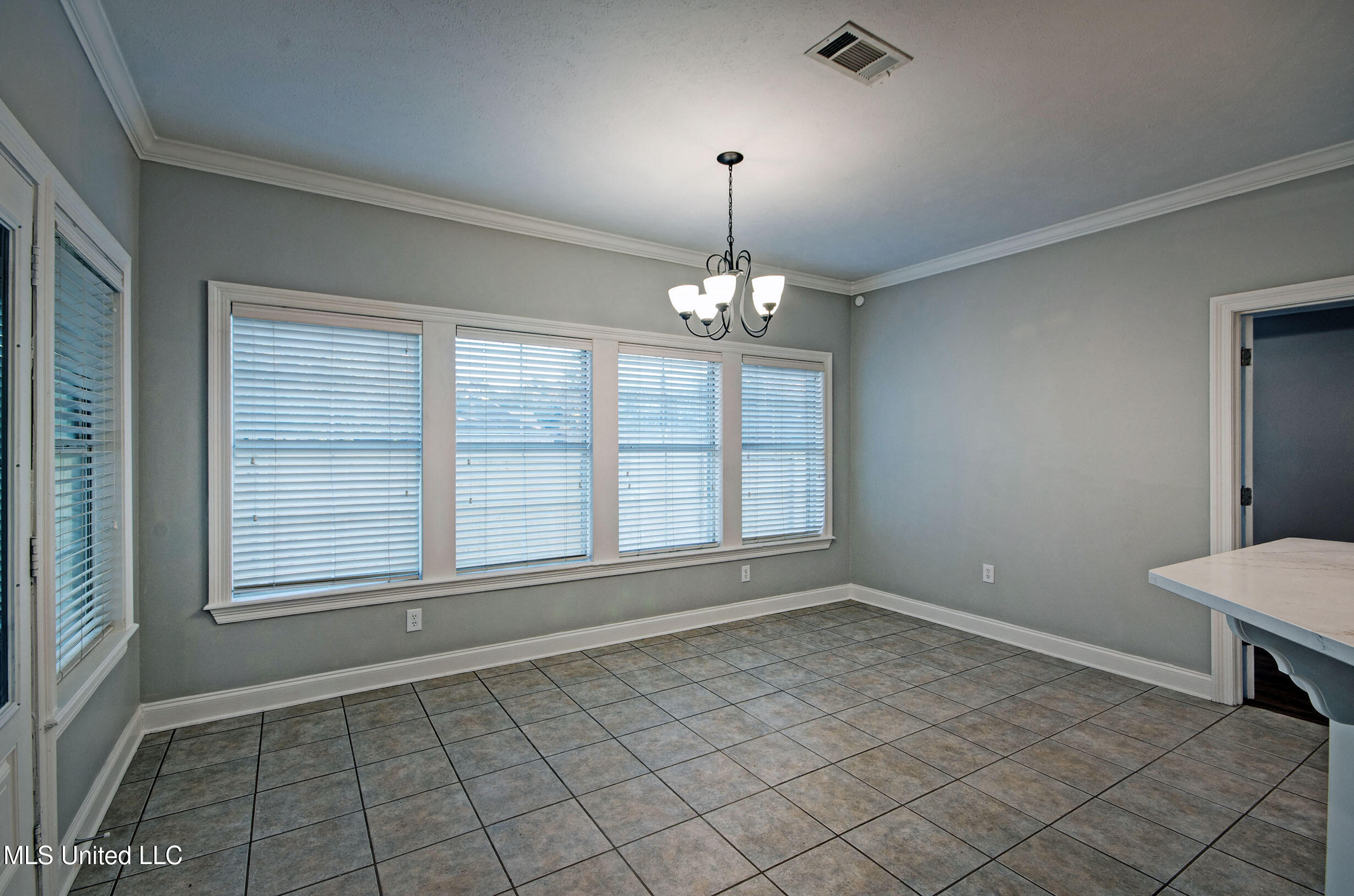 301 Old Town Circle Brandon, MS 39042 - Photo 4 of 24 IMGP5388_89_90