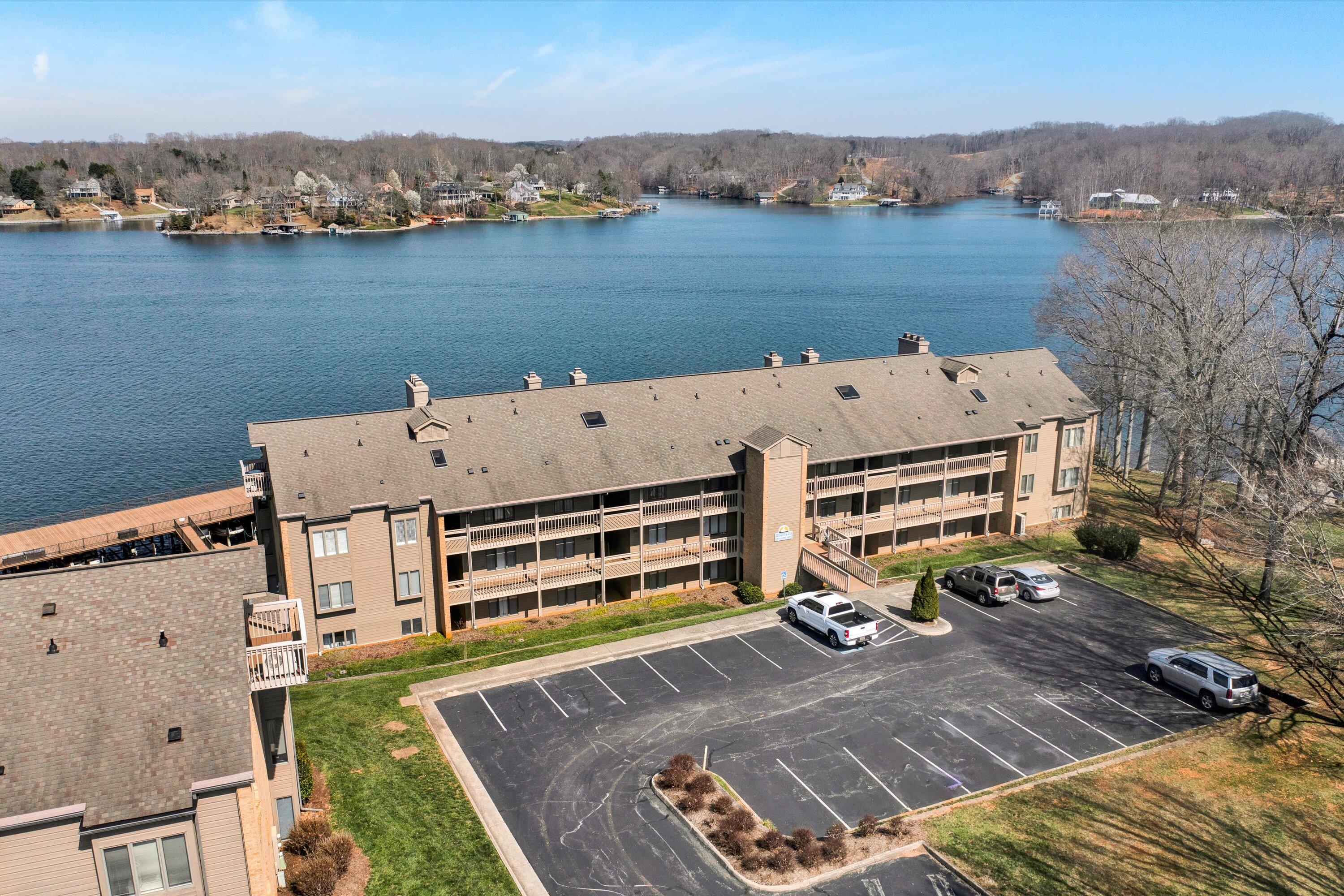 850 Gangplank Road, Unit 302 Moneta, VA 24121 - Photo 1 of 30 01-031420240094