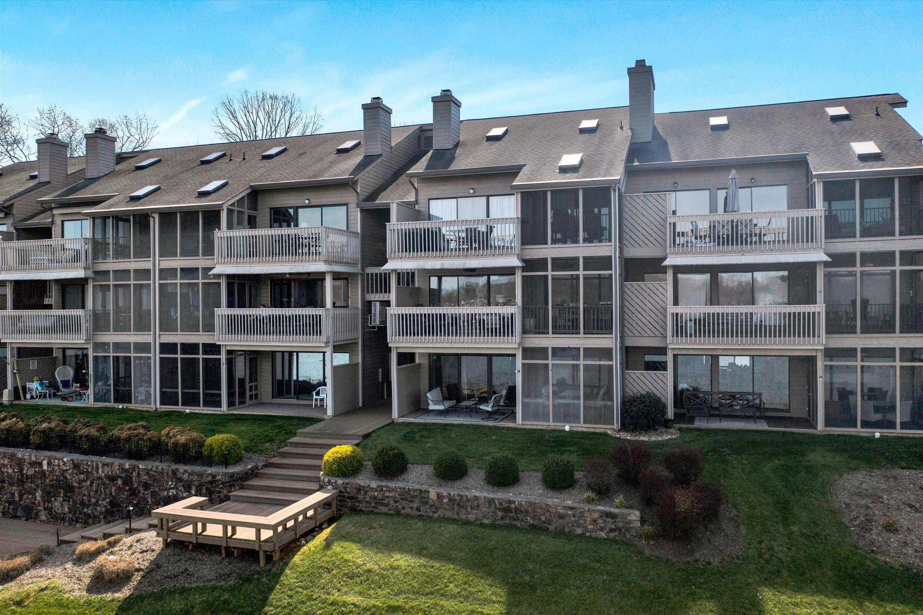 850 Gangplank Road, Unit 302 Moneta, VA 24121 - Photo 2 of 30 02-031420240099