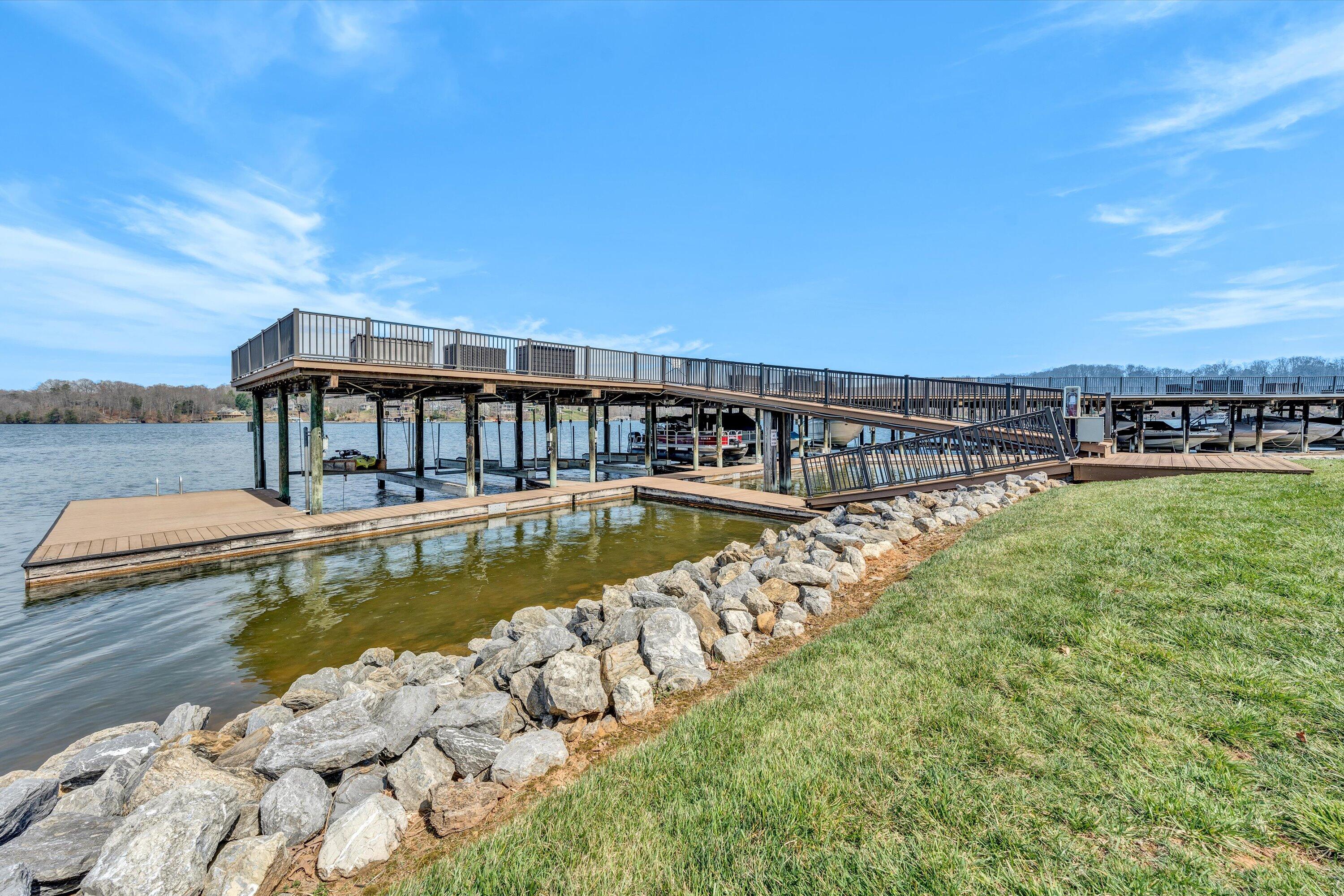 850 Gangplank Road, Unit 302 Moneta, VA 24121 - Photo 23 of 30 24-031420240088