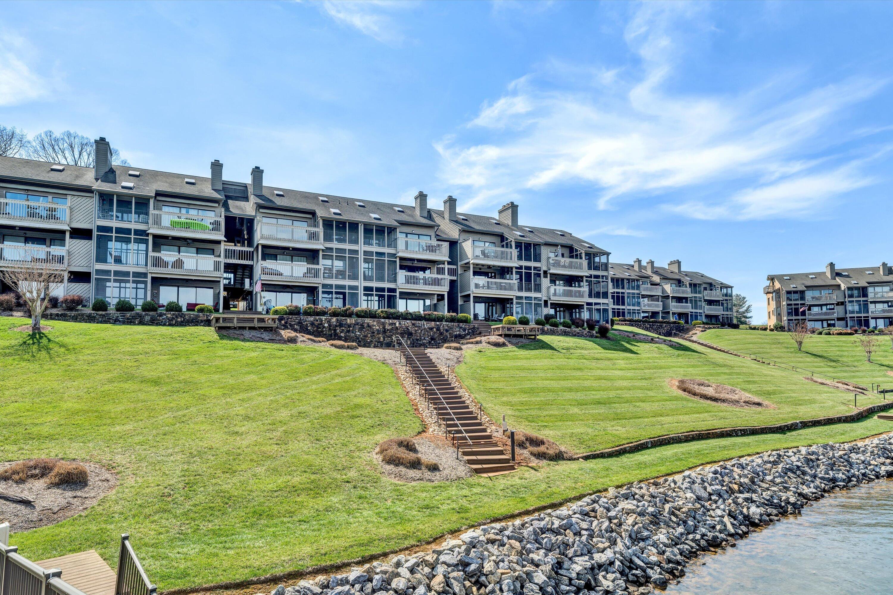 850 Gangplank Road, Unit 302 Moneta, VA 24121 - Photo 26 of 30 27-031420240091