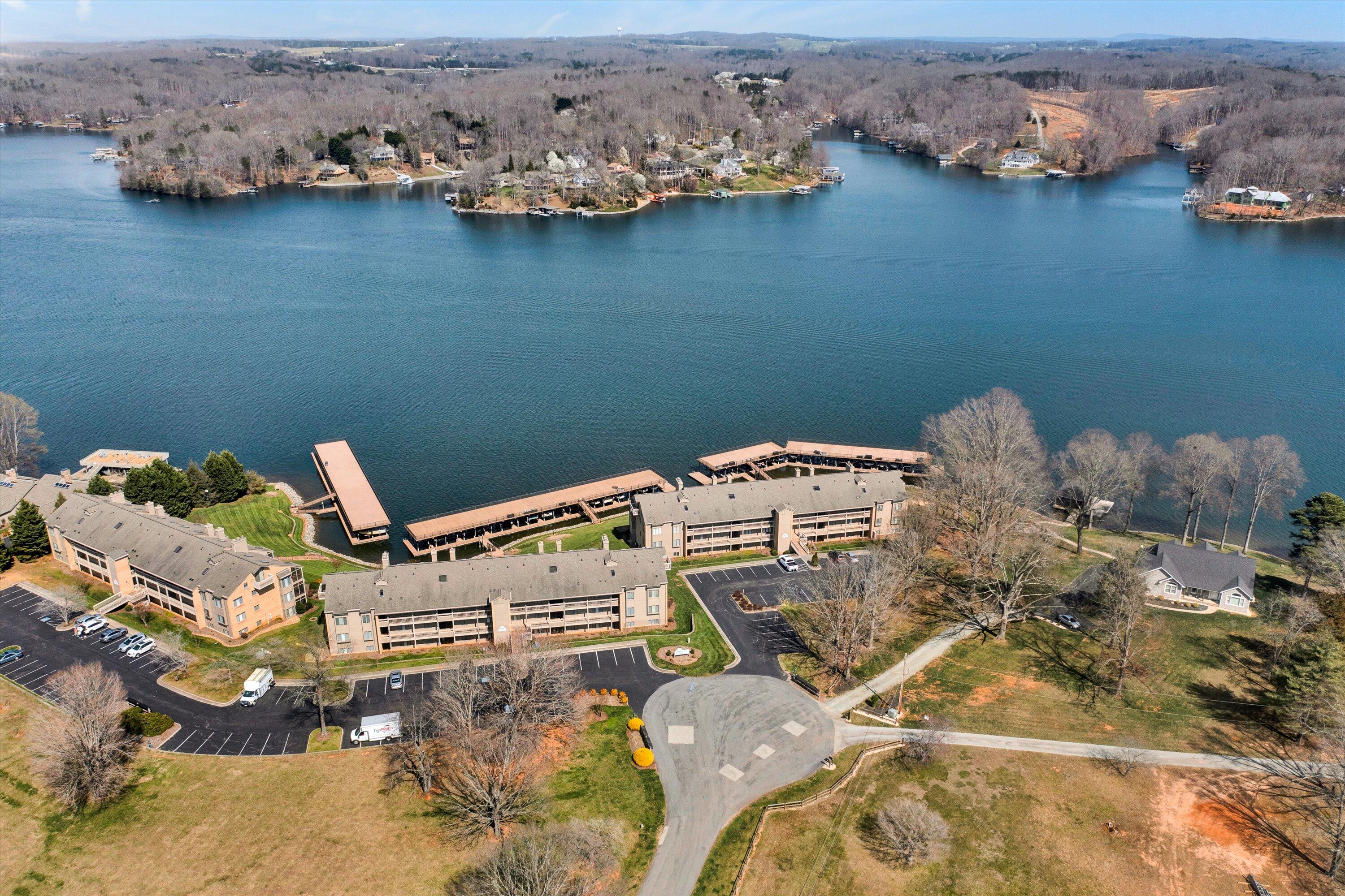 850 Gangplank Road, Unit 302 Moneta, VA 24121 - Photo 28 of 30 29-031420240095