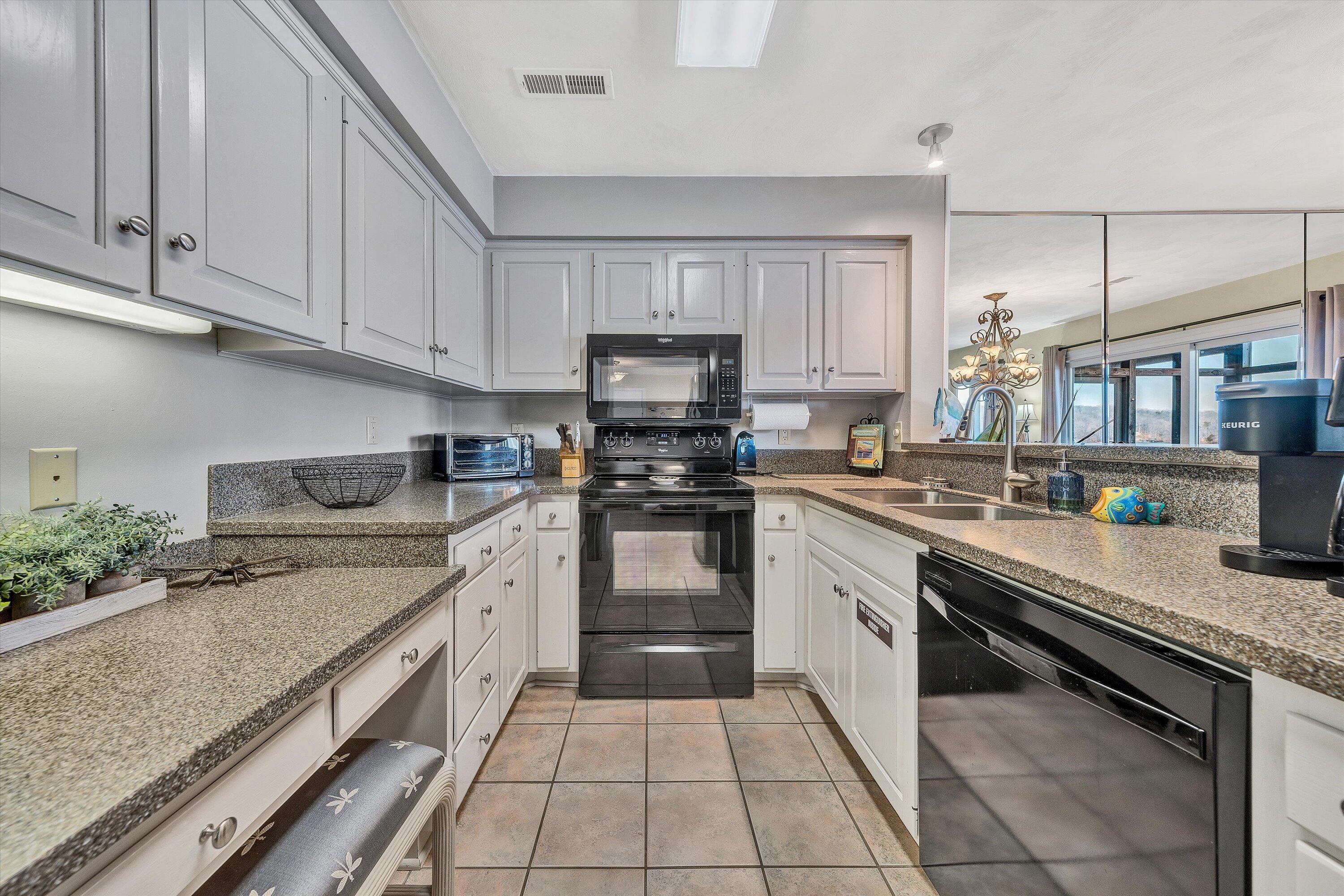 850 Gangplank Road, Unit 302 Moneta, VA 24121 - Photo 9 of 30 10-031420240074