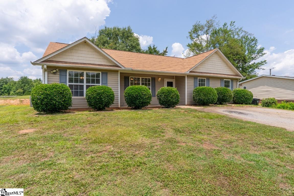 366 Edwards Road Lyman, SC 29365 - Photo 2 of 32