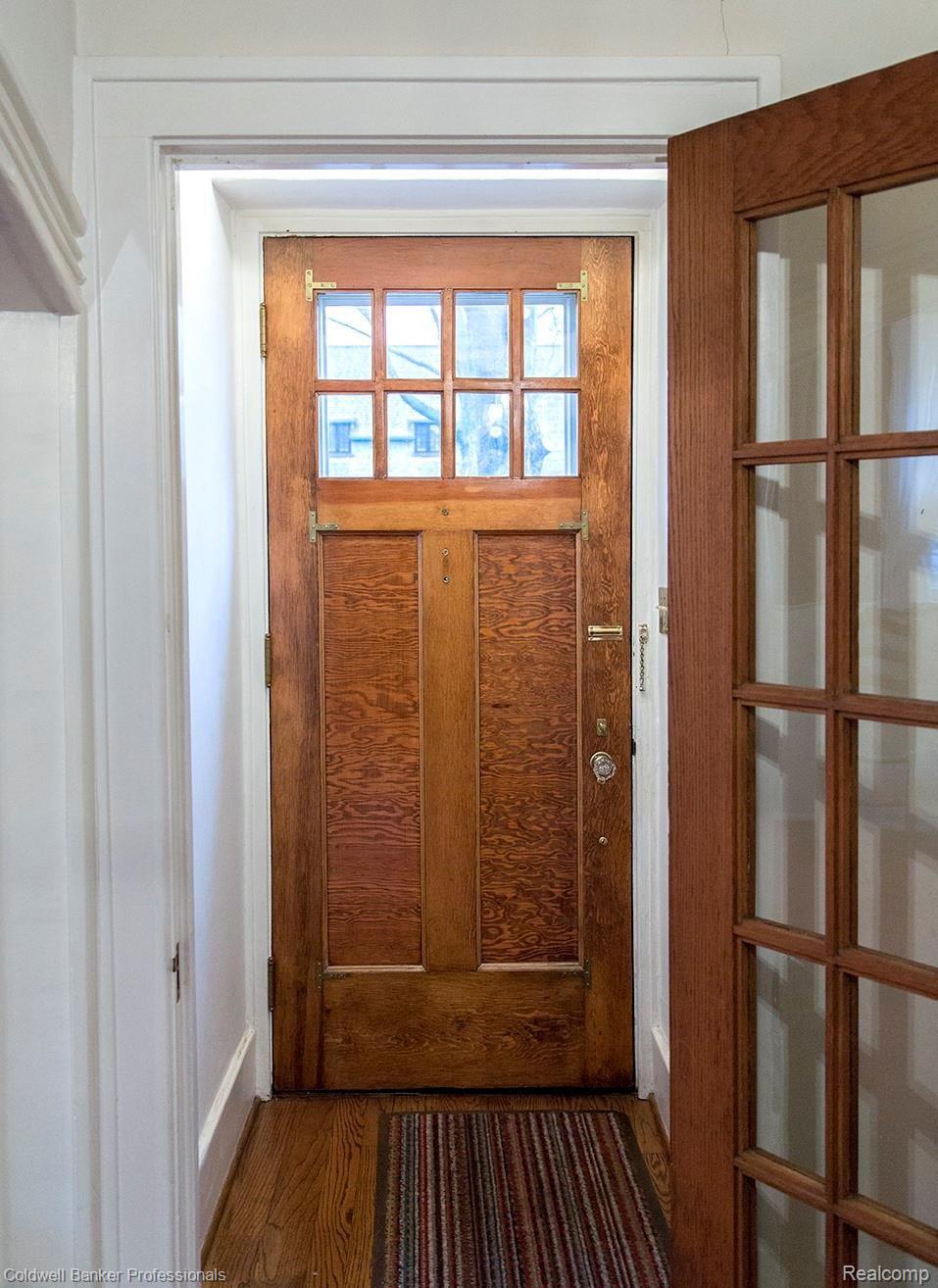2252 Yorkshire Road Birmingham, MI 48009 - Photo 3 of 34 Entry vestibule with gorgeous original woodwork