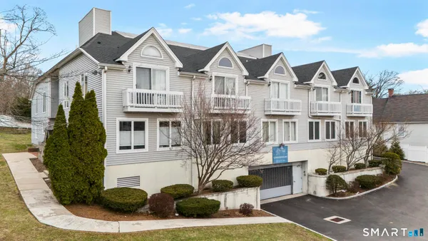 $389,000 | 115 Flax Hill Road, Unit 6, Norwalk, CT 06854