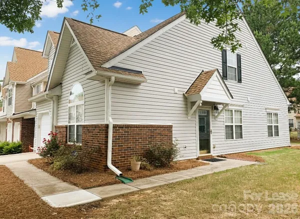 $2,100 | 11163 Saintsbury Place, Charlotte, NC 28270