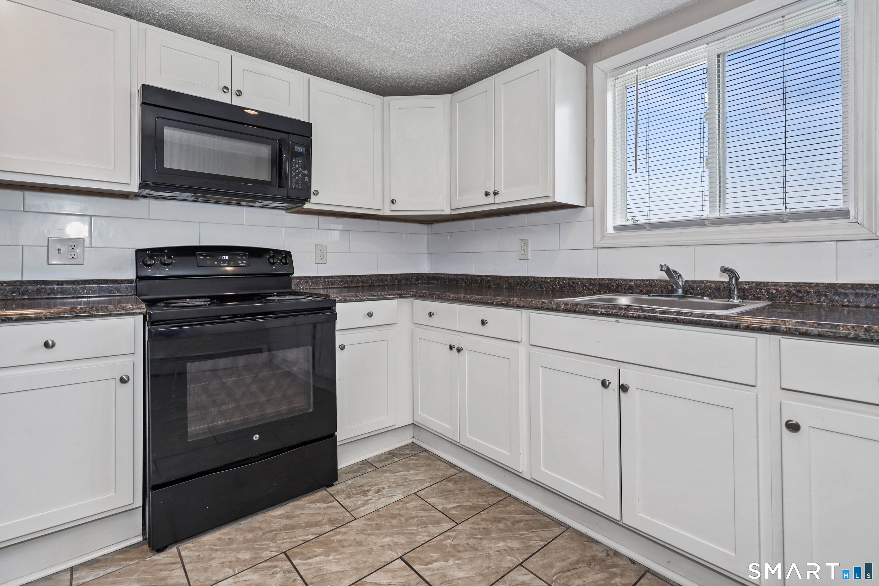 21 Hawkins Street, Unit 3 Derby, CT 06418 - Photo 9 of 27