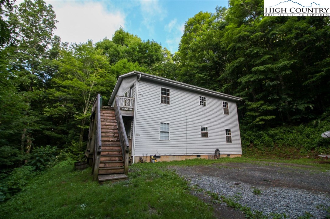 387 Sugarloaf Road Boone, NC 28607 - Photo 2 of 20
