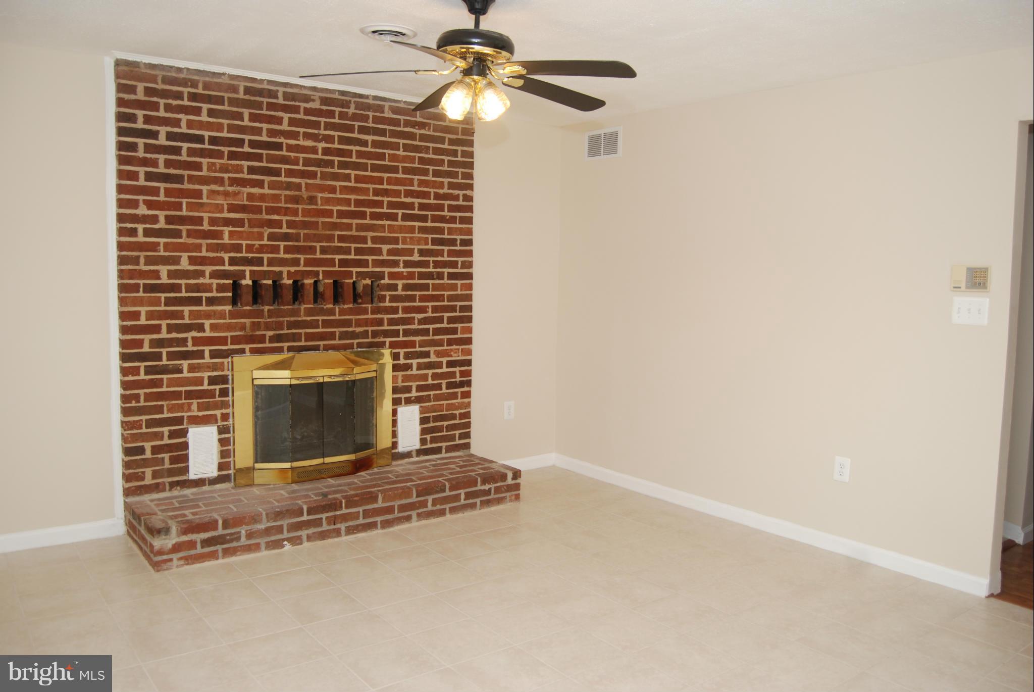 1426 Columbia Beach Road Shady Side, MD 20764 - Photo 9 of 23 Living Room