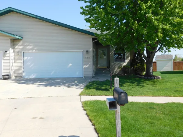 $314,900 | 840 Lakeridge Place, West Fargo, ND 58078