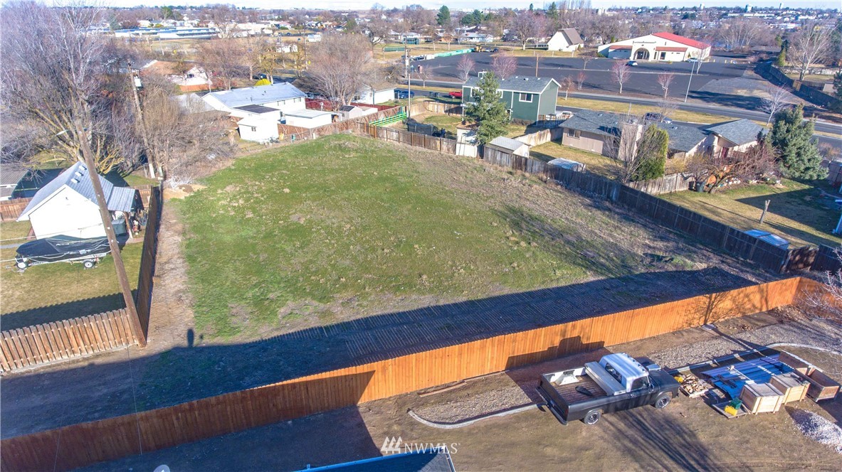 327 North Clark Road Moses Lake, WA 98837 - Photo 1 of 11 Gallery Image 1