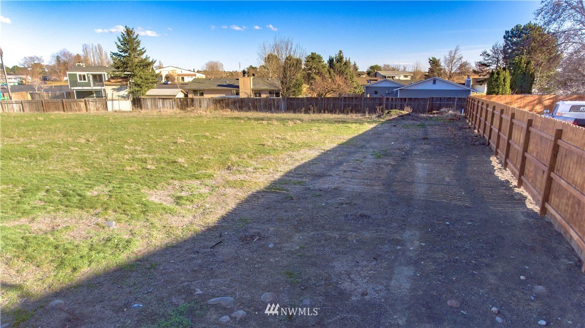 327 North Clark Road Moses Lake, WA 98837 - Photo 3 of 11 Gallery Image 3