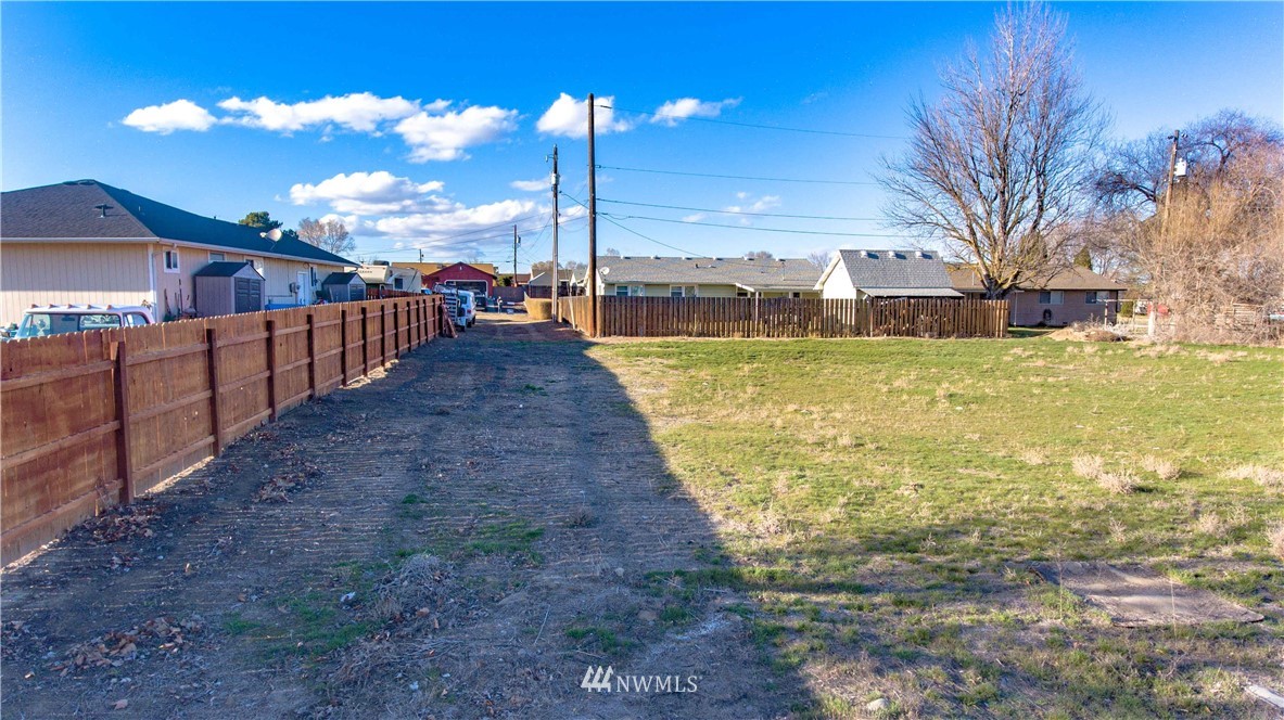 327 North Clark Road Moses Lake, WA 98837 - Photo 6 of 11 Gallery Image 6
