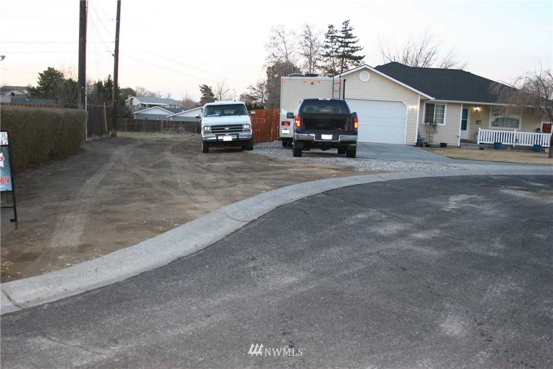 327 North Clark Road Moses Lake, WA 98837 - Photo 8 of 11 Gallery Image 8