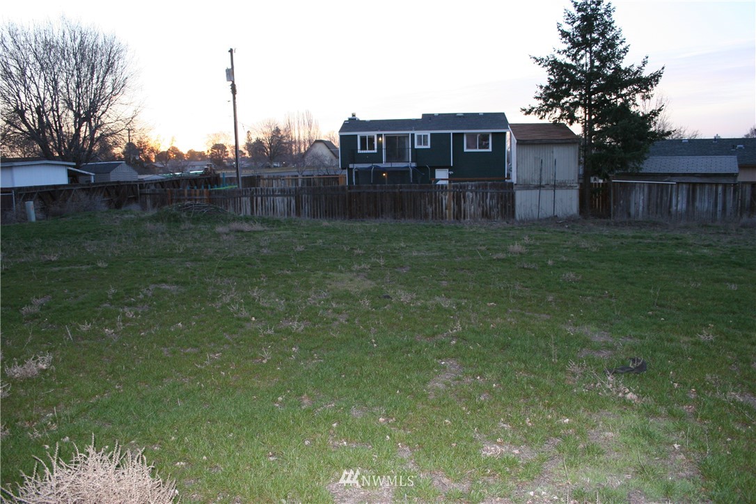 327 North Clark Road Moses Lake, WA 98837 - Photo 10 of 11 Gallery Image 10