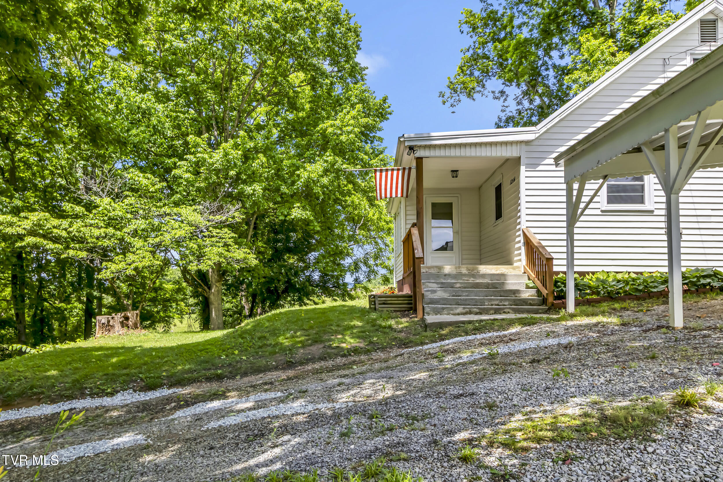 1214 Old Cemetery Road Greeneville, TN 37745 - Photo 8 of 28 img_7167