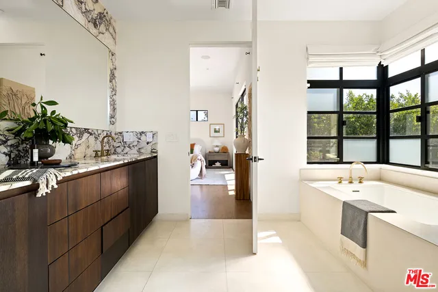 $5,750,000 | 8732 Rangely Avenue, West Hollywood, CA 90048