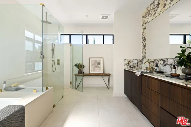 $5,750,000 | 8732 Rangely Avenue, West Hollywood, CA 90048