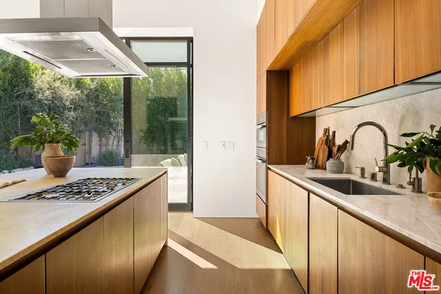 $5,750,000 | 8732 Rangely Avenue, West Hollywood, CA 90048