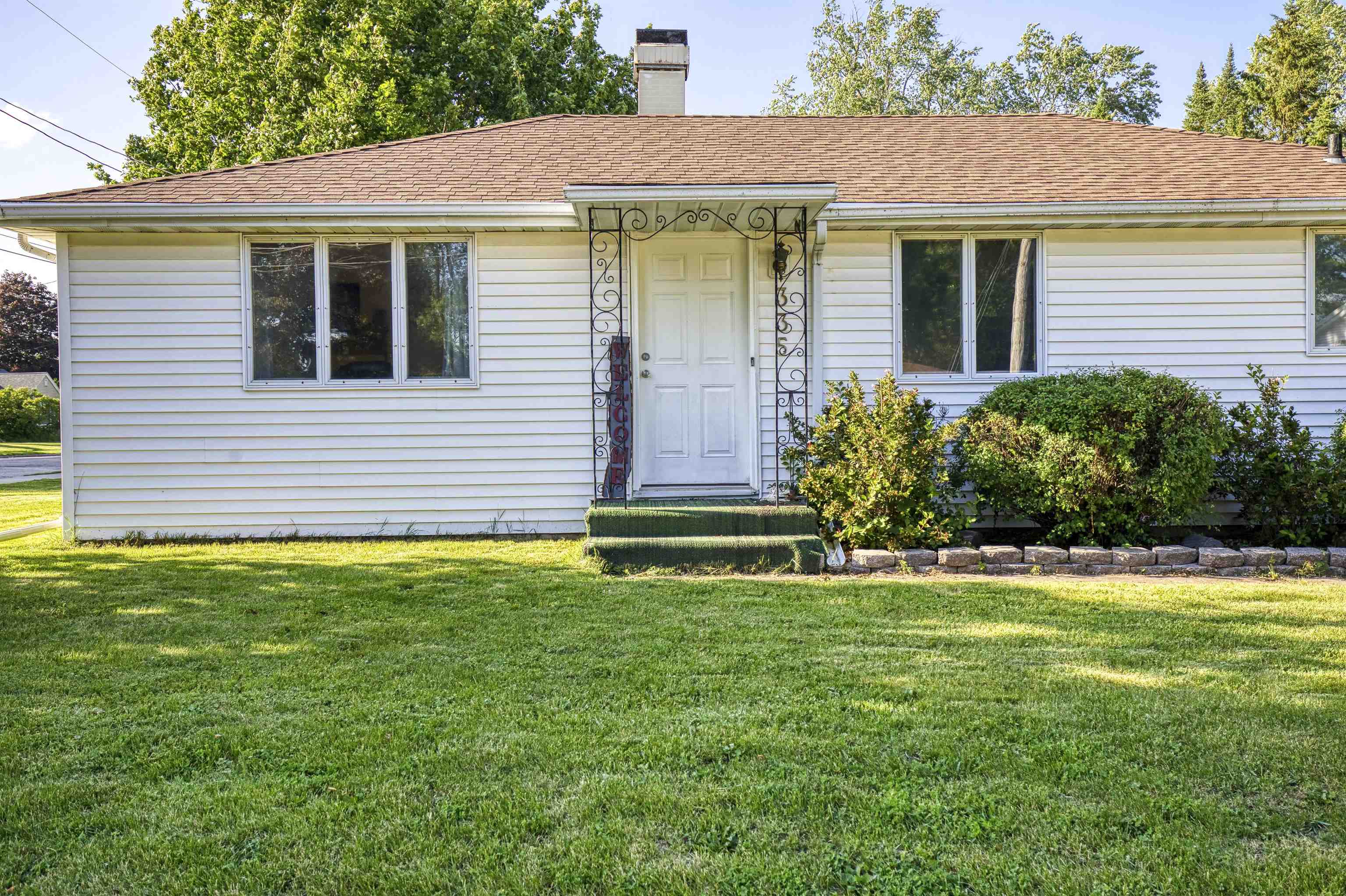 335 Front Street Pulaski, WI 54162 - Photo 2 of 40