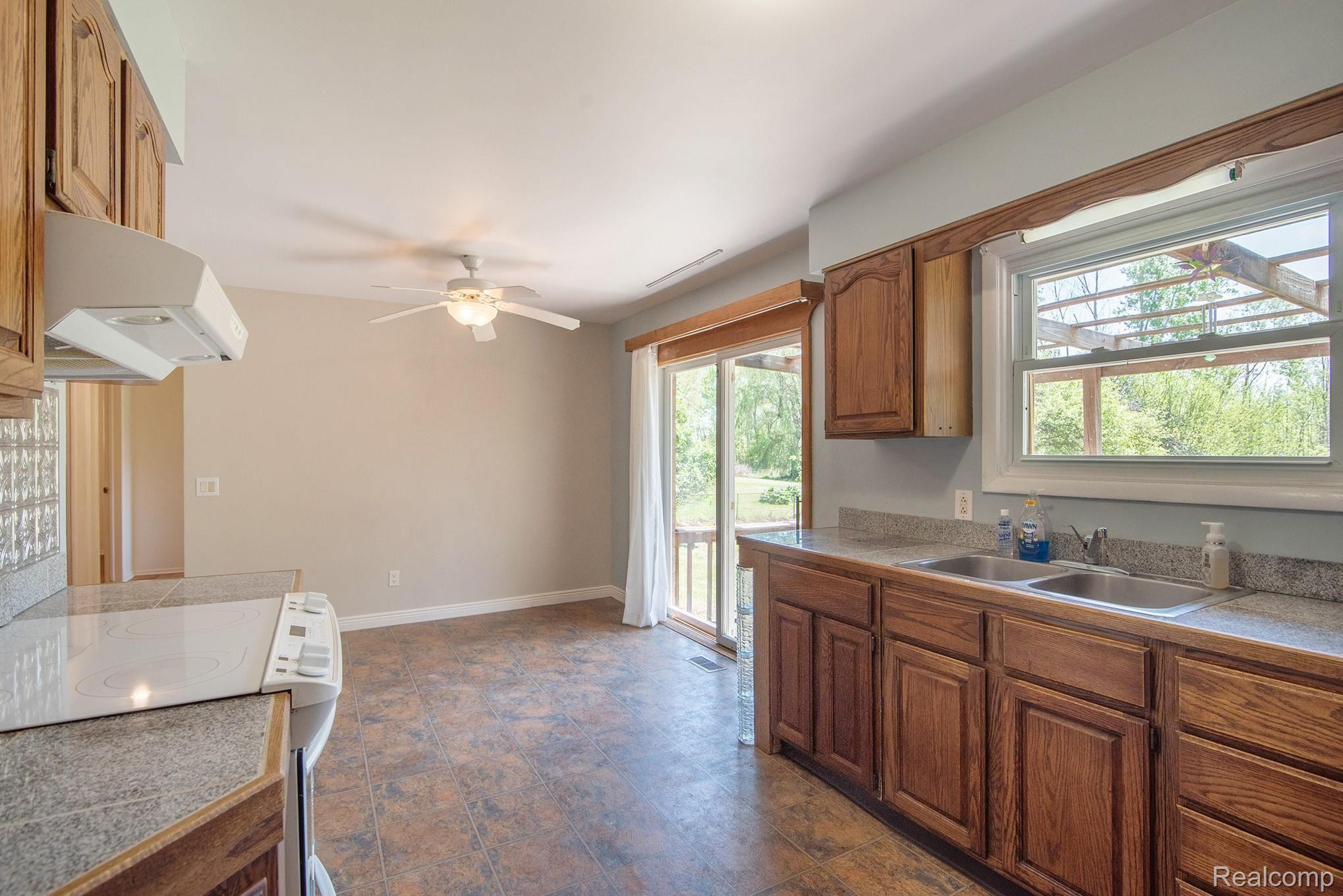 7485 Beecher Road Flint, MI 48532 - Photo 8 of 22 DSC_3803.jpg