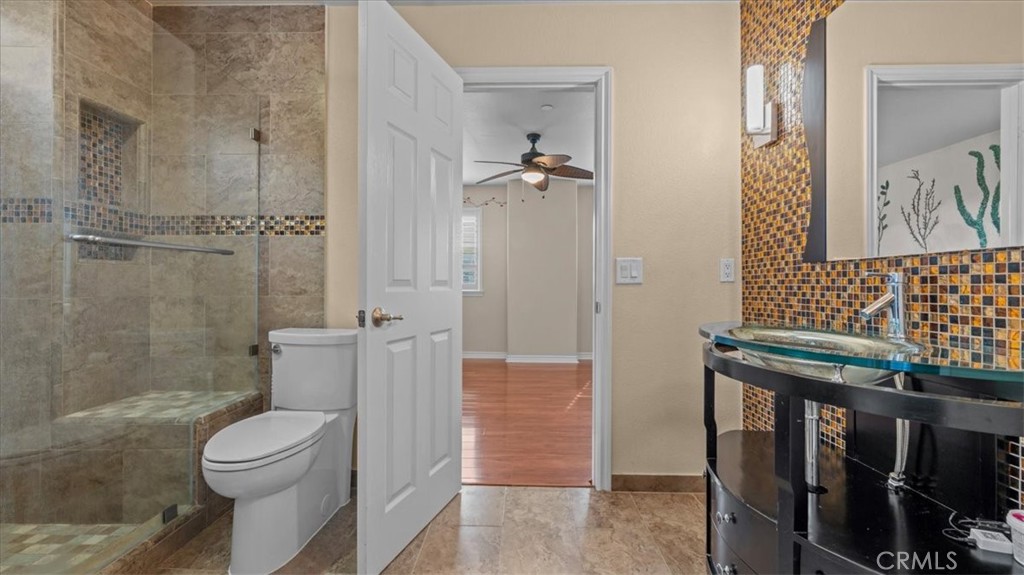 5448 Turin Way Fontana, CA 92336 - Photo 21 of 40 a bathroom with a toilet a sink and shower