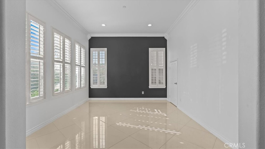 5448 Turin Way Fontana, CA 92336 - Photo 6 of 40 a view of an empty room with a window