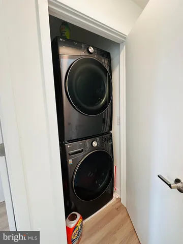 a close up view of a washer and dryer