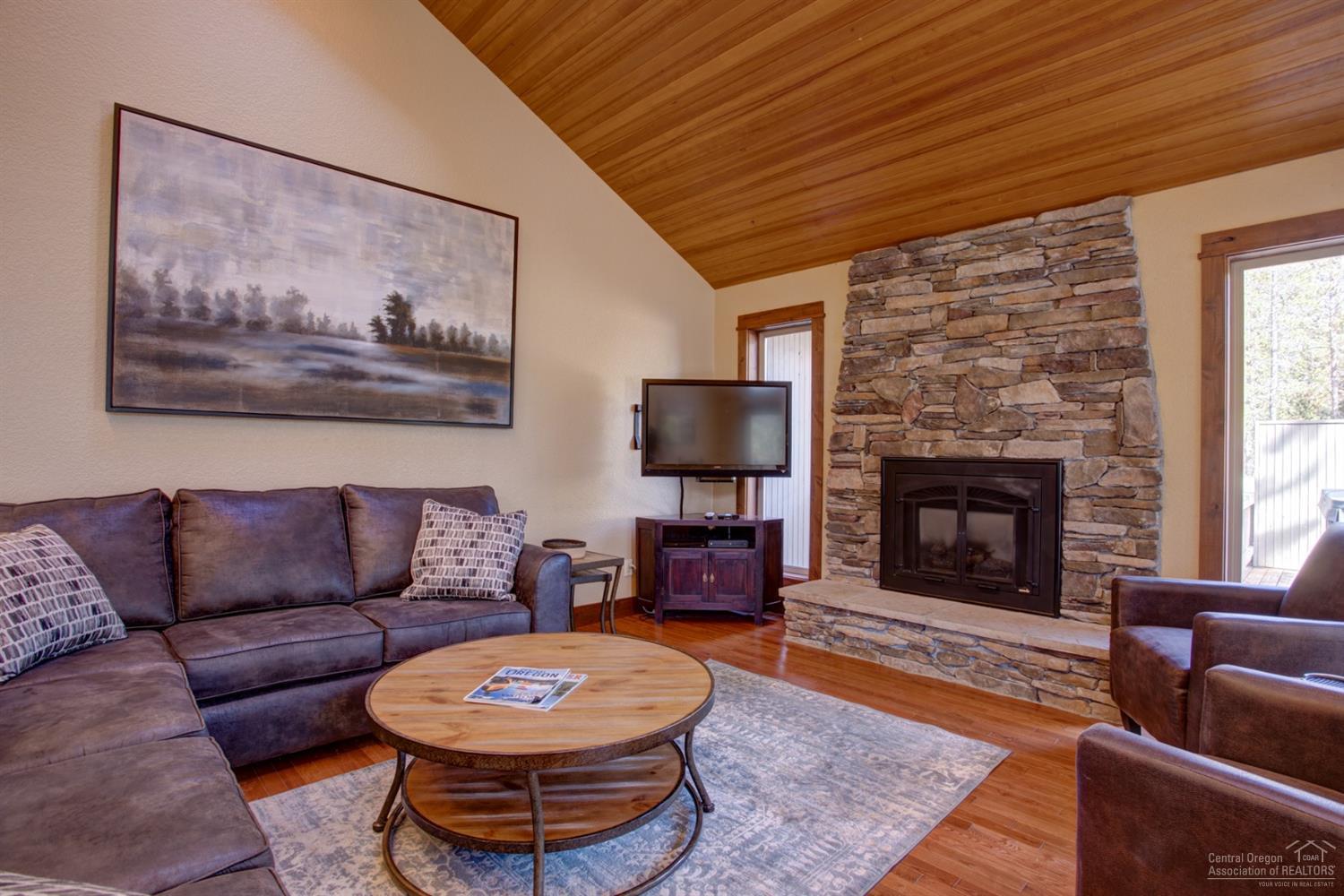 18199 Oregon Loop Sunriver, OR 97707 - Photo 2 of 25 Gallery Image 2