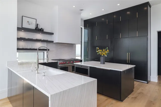 a view of a lush green field with lots of bushes