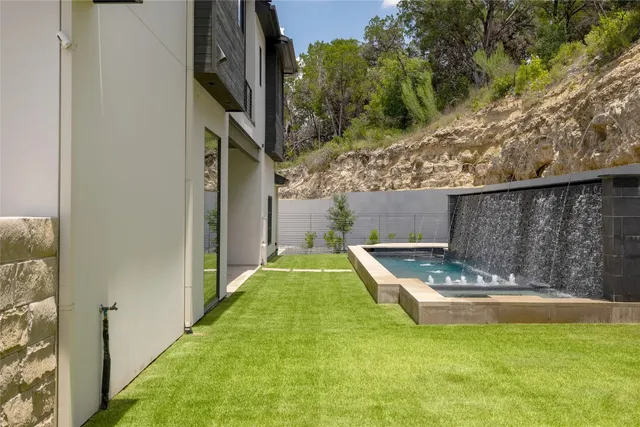 a view of a lush green field with lots of bushes