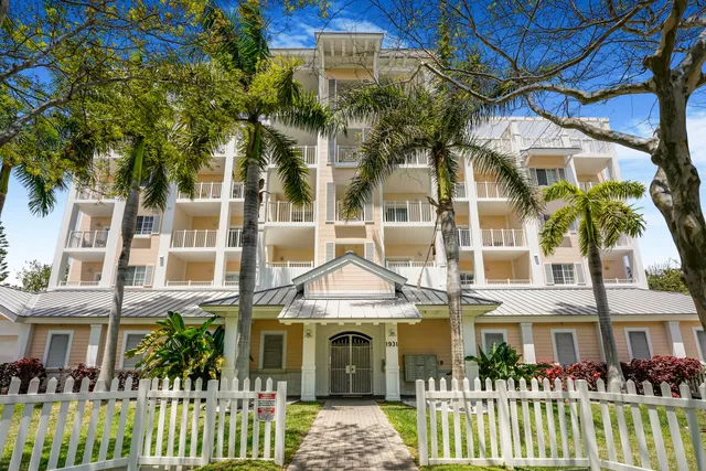 $6,000 | 1931 Northeast 2nd Street, Unit 301, Deerfield Beach, FL 33441