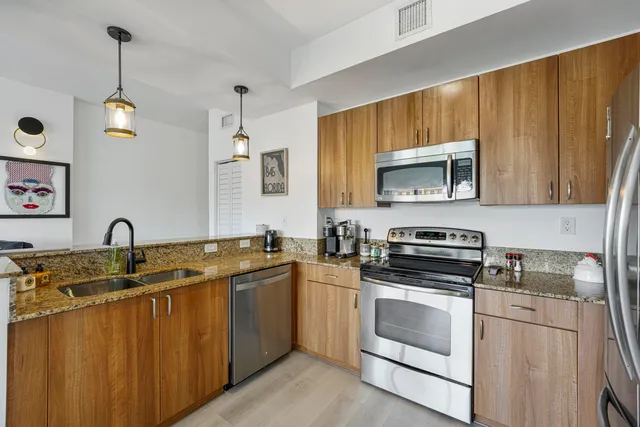 $6,000 | 1931 Northeast 2nd Street, Unit 301, Deerfield Beach, FL 33441