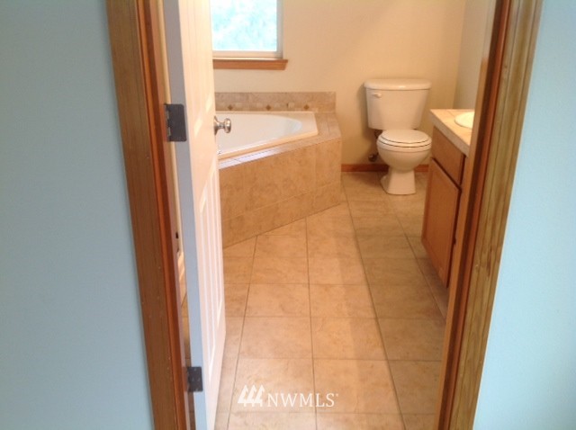 5100 Northeast 10th Place Renton, WA 98059 - Photo 6 of 8
