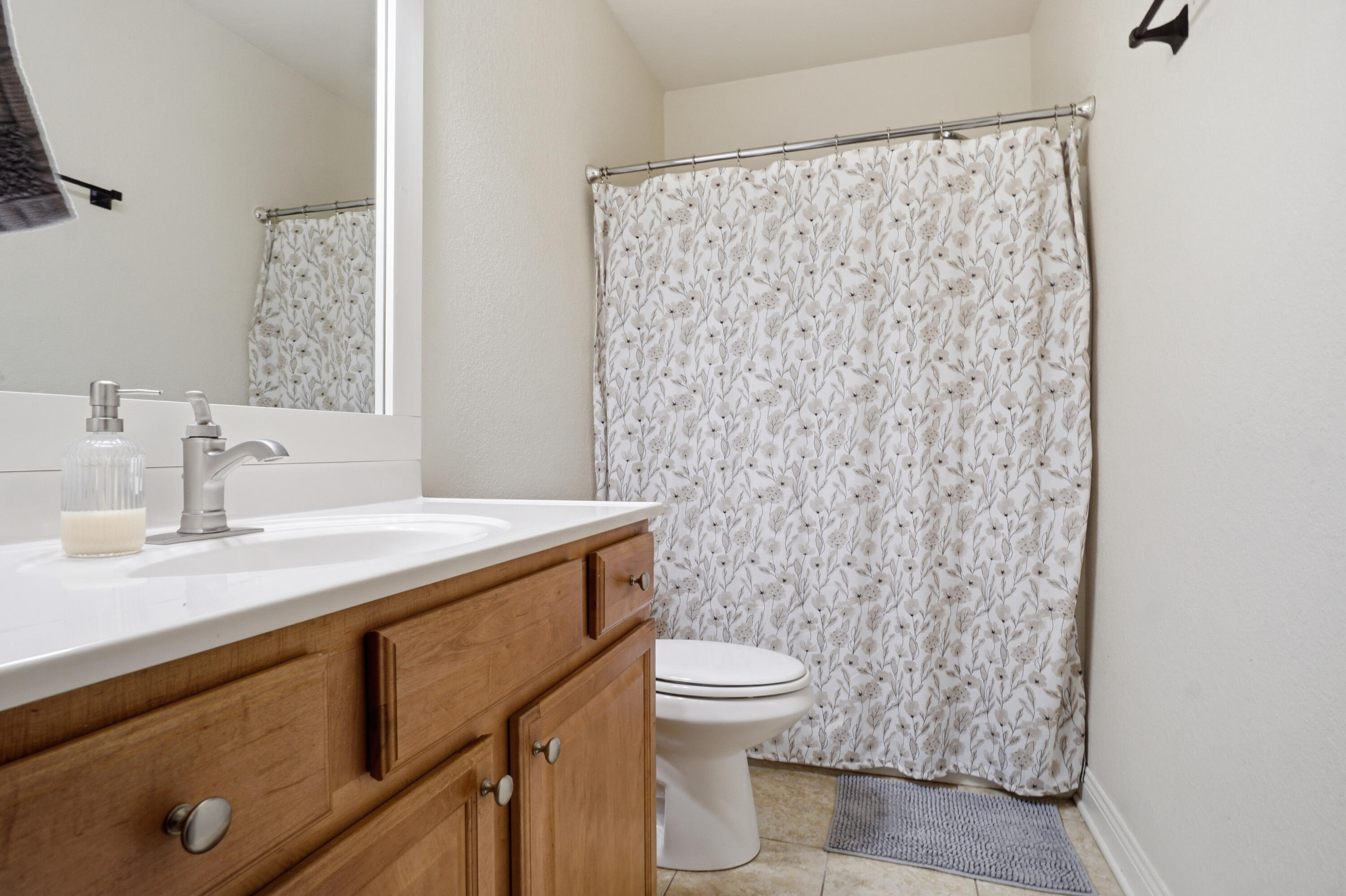 481 Cedar Court Slinger, WI 53086 - Photo 18 of 26 Bathroom