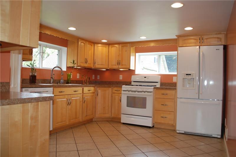2037 Paintertown Road Irwin, PA 15642 - Photo 5 of 21 Gallery Image 5