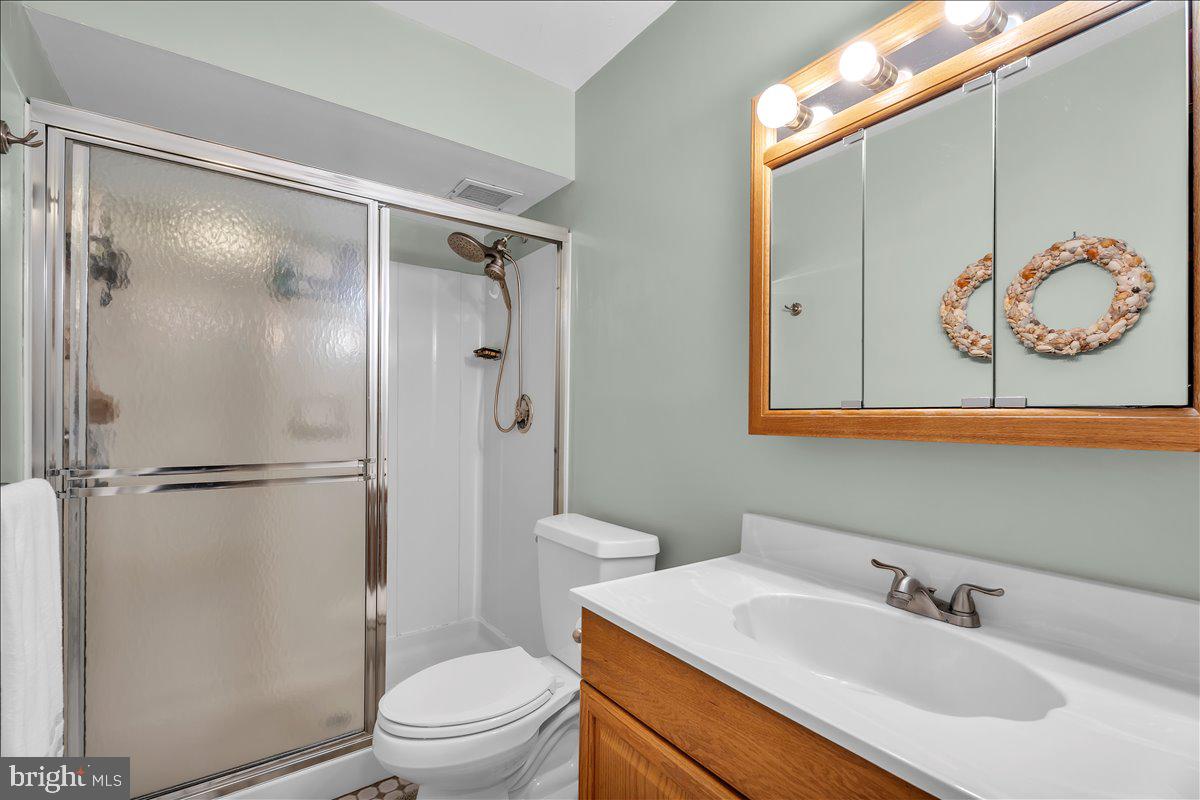 115 East Kings Highway, Unit 443 Maple Shade, NJ 08052 - Photo 15 of 24 a bathroom with a sink and a mirror