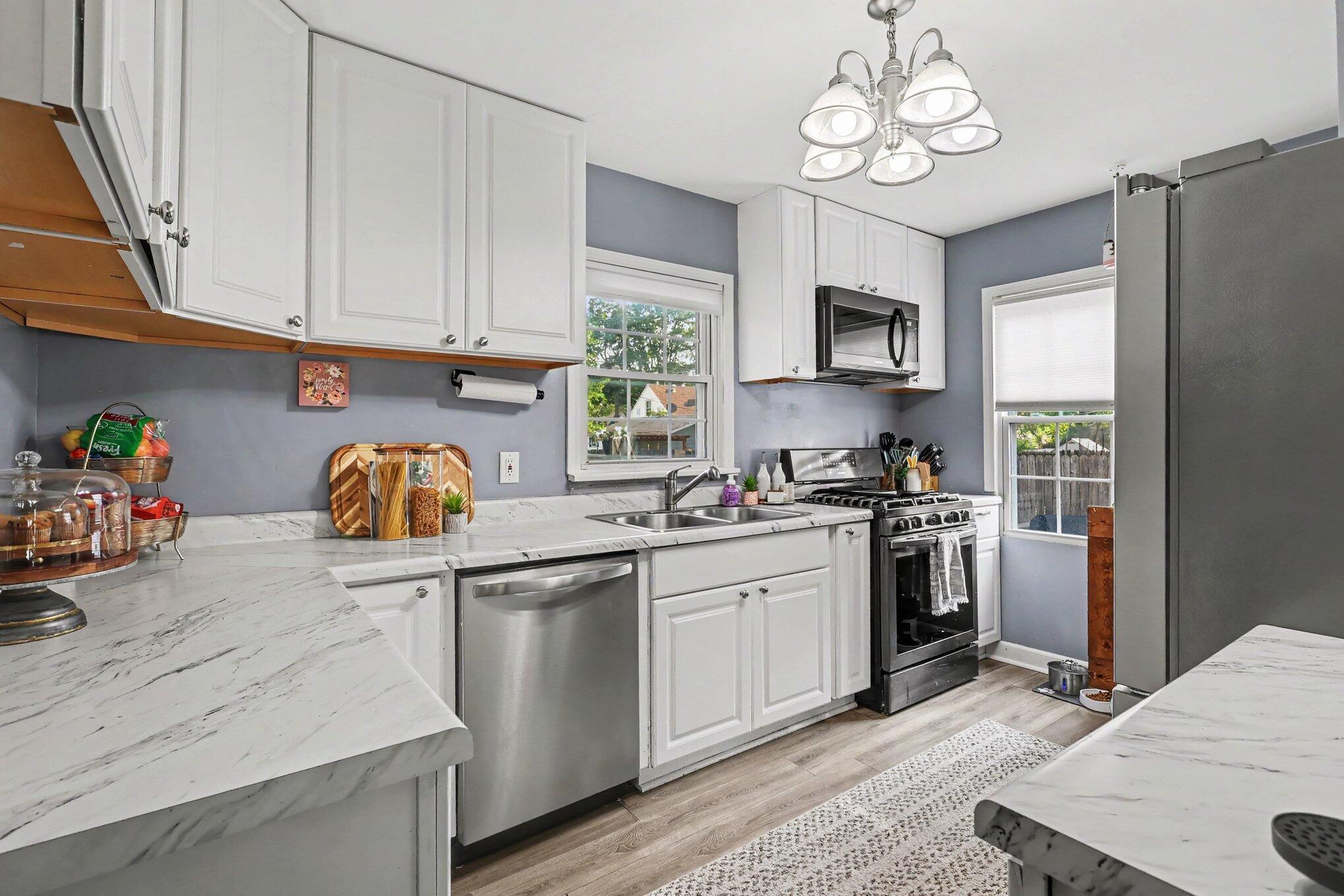1357 Cornell Road Muskegon, MI 49441 - Photo 10 of 27 011_file_6715