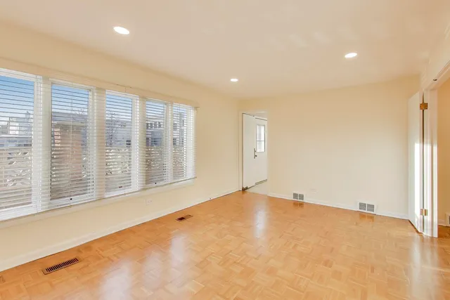 $4,950 | 475 Laurel Avenue, Unit G, Highland Park, IL 60035