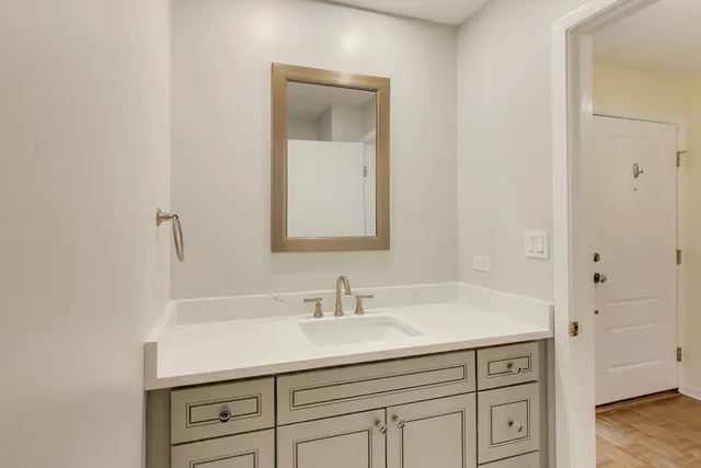 $4,950 | 475 Laurel Avenue, Unit G, Highland Park, IL 60035