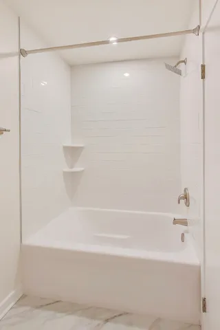 $4,950 | 475 Laurel Avenue, Unit G, Highland Park, IL 60035