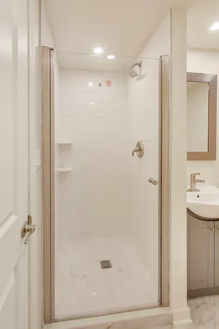 $4,950 | 475 Laurel Avenue, Unit G, Highland Park, IL 60035