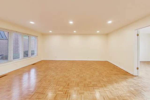 $4,950 | 475 Laurel Avenue, Unit G, Highland Park, IL 60035