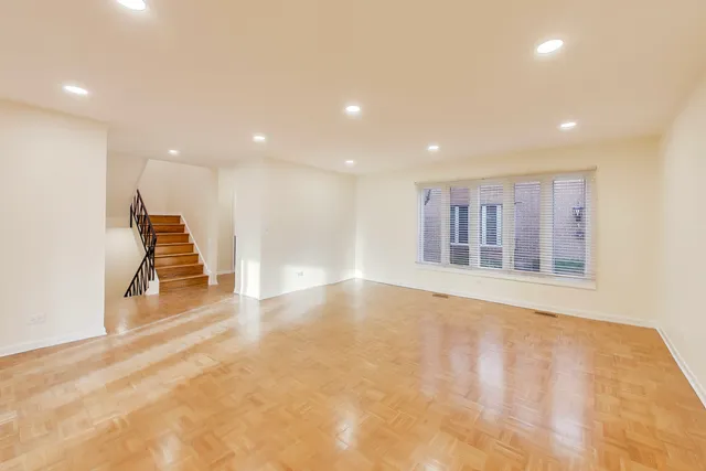 $4,950 | 475 Laurel Avenue, Unit G, Highland Park, IL 60035