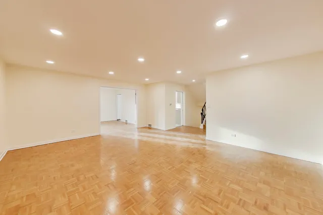 $4,950 | 475 Laurel Avenue, Unit G, Highland Park, IL 60035