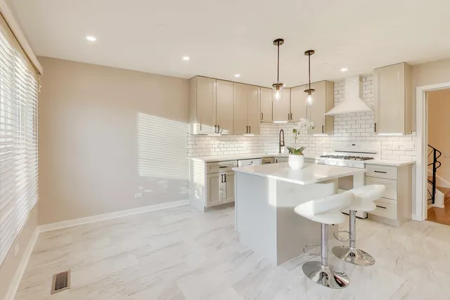 $4,950 | 475 Laurel Avenue, Unit G, Highland Park, IL 60035